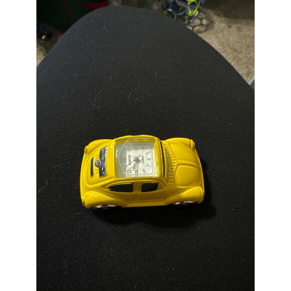VINTAGE RARE DIE CAST VW CAR RUMOURS CLOCK VOKSWAGEN BEETLE DESIGN Yellow Read - Picture 3 of 6